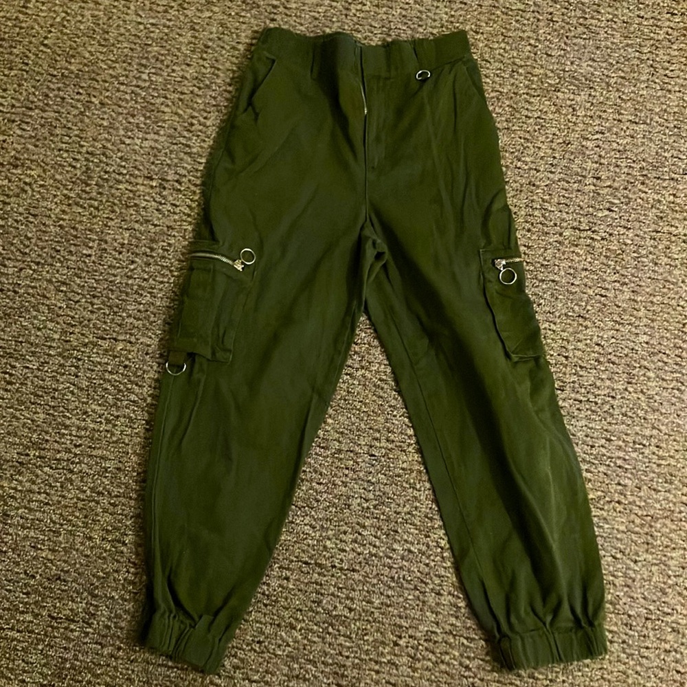 Cute army green jogger pants.
